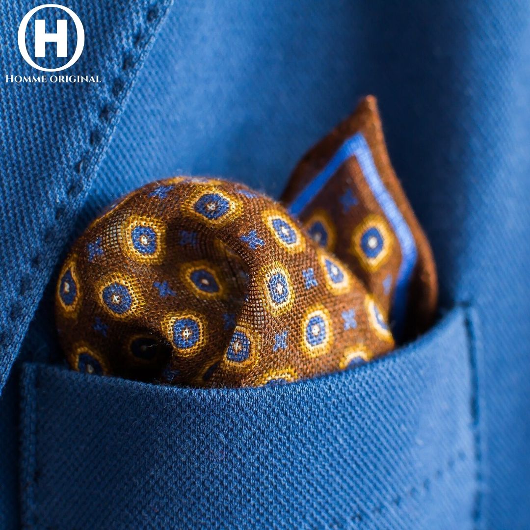 Le mouchoir de poche : comment le reconnaître et quel tissu choisir ?
