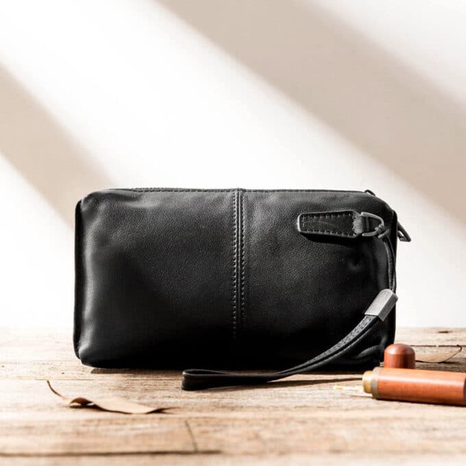 Pochette cuir Oneto : élégance et qualité pour un accessoire tendance