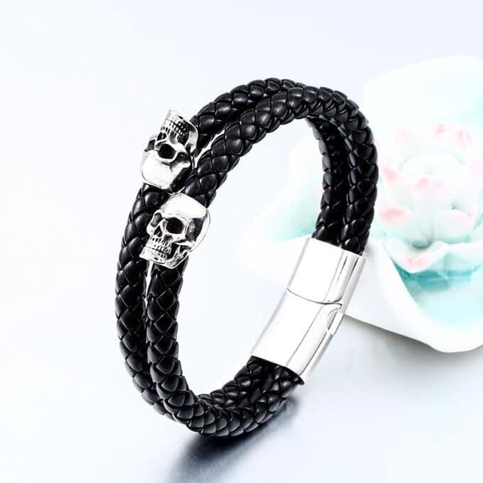 Bracelet double tête de mort Alceste : Un accessoire tendance pour un style unique