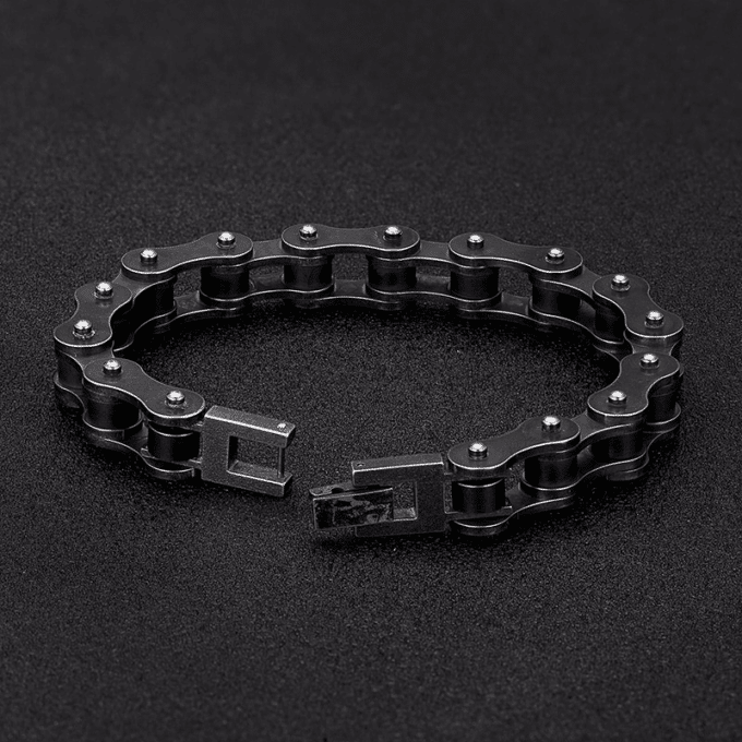 Bracelet chaîne de moto noir : Accessoire tendance pour les passionnés de moto