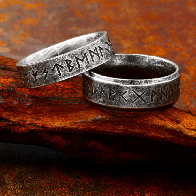 Bague runes viking Gærhialm : Symboles puissants pour un style viking authentique