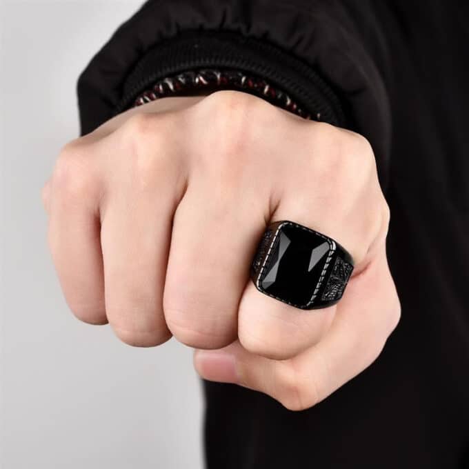 bague noir cannabis