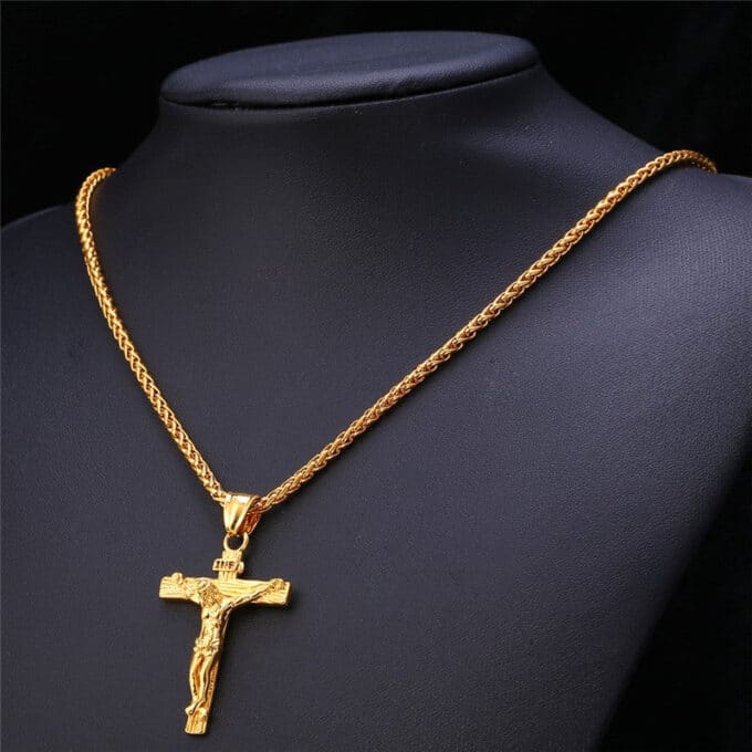 Pendentif croix de Jésus : Symbole de foi et de style | Achetez maintenant