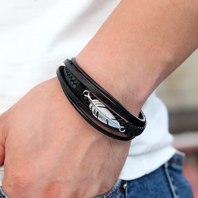 Bracelet cuir plume Spyro : Un accessoire tendance et original pour sublimer votre style