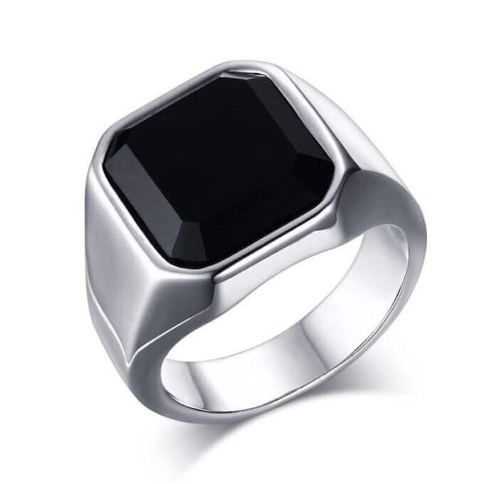 Bague onyx Ferrando : élégance et style avec cette magnifique création en pierre onyx