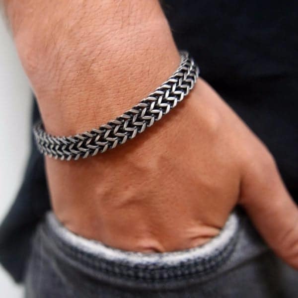 Bracelet chaine Sacristán : Un bijou tendance et élégant pour sublimer votre poignet