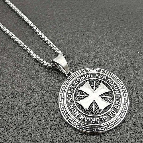 Pendentif templier Pistoclerus : Un bijou unique pour les passionnés d'histoire et de mystère